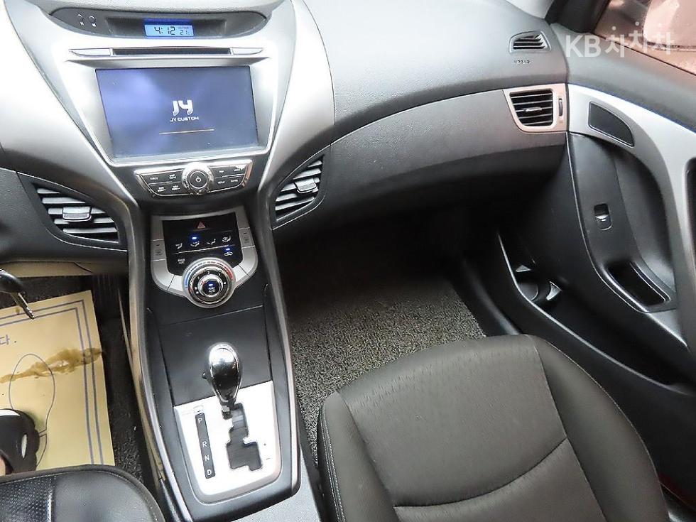 Hyundai Avante — miniaturë 7