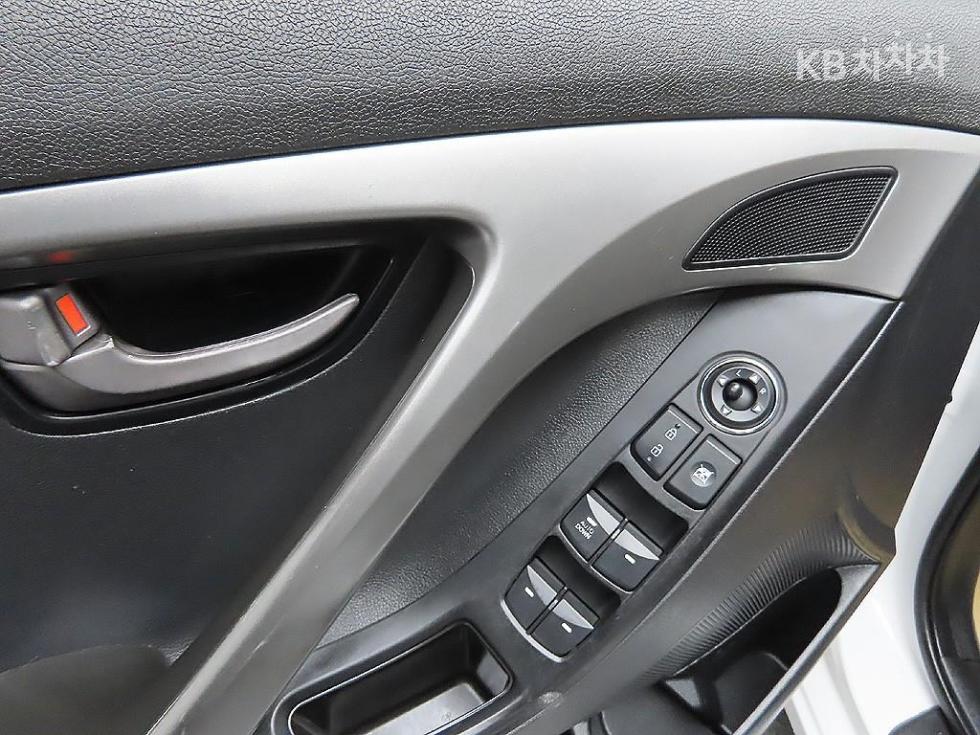 Hyundai Avante — miniaturë 14