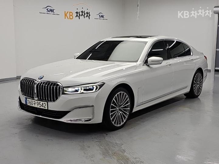 BMW 7er 740Li xDrive Design Pure Excellence — foto 1