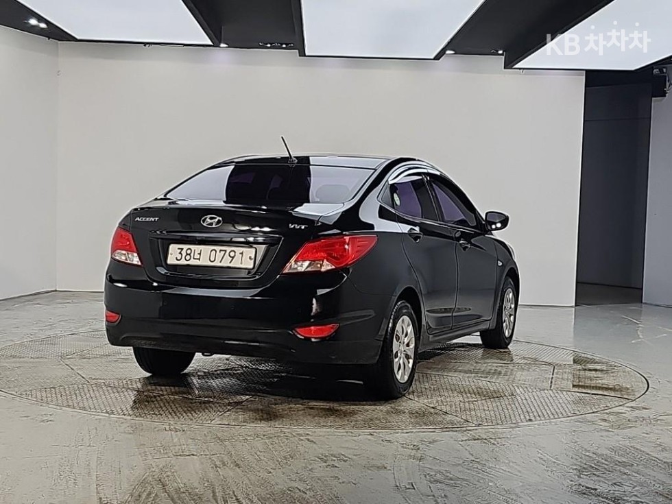 Hyundai Accent — miniaturë 4