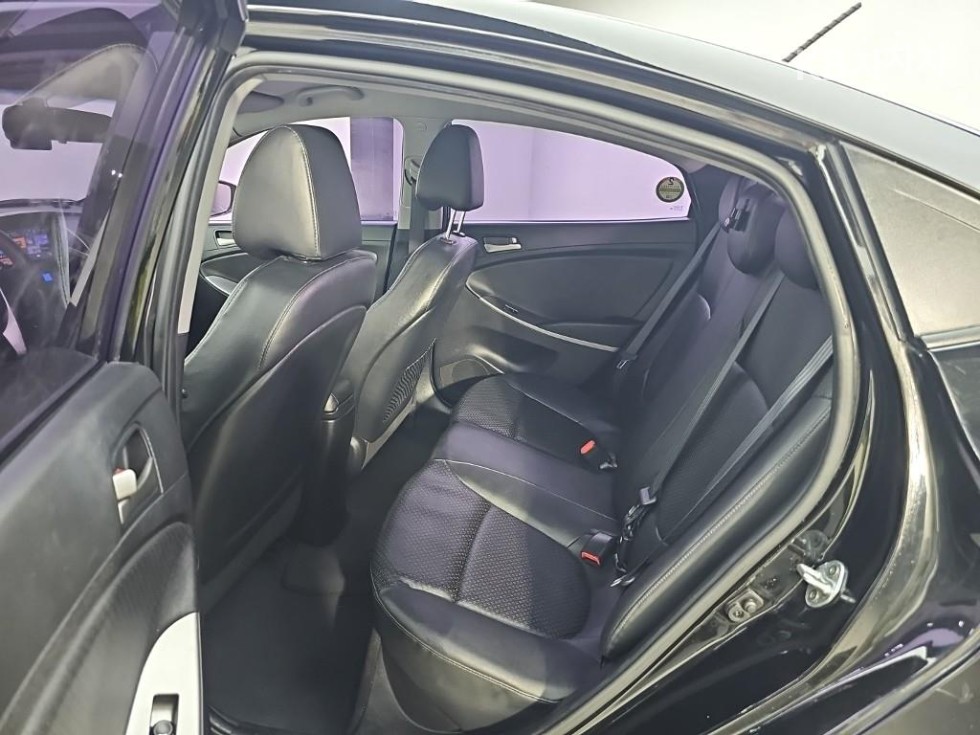 Hyundai Accent — miniaturë 12