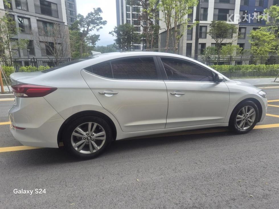 Hyundai Avante — miniaturë 4