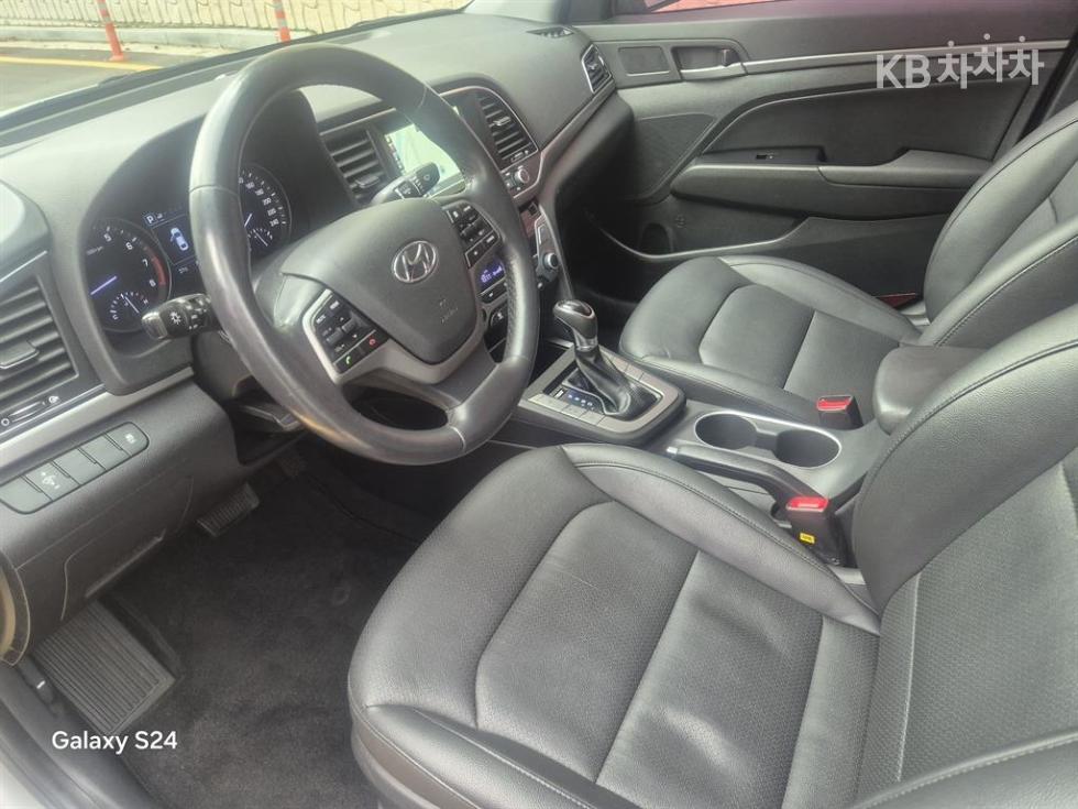 Hyundai Avante — miniaturë 13