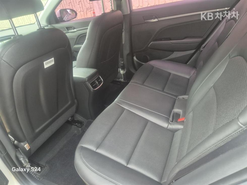 Hyundai Avante — miniaturë 14