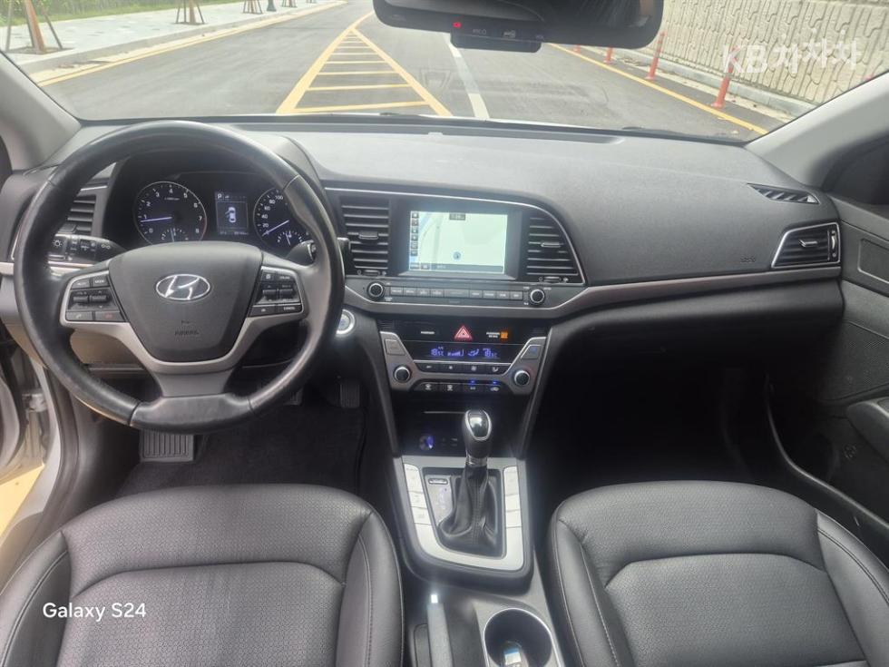 Hyundai Avante — miniaturë 15