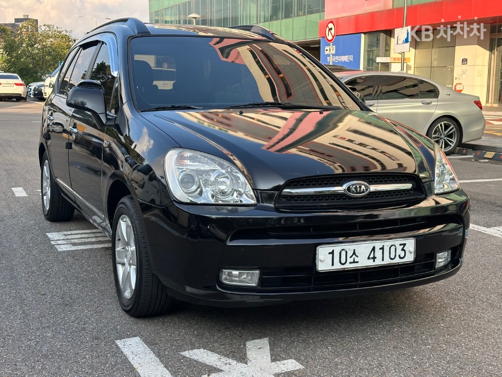 Kia Carens — miniaturë 3