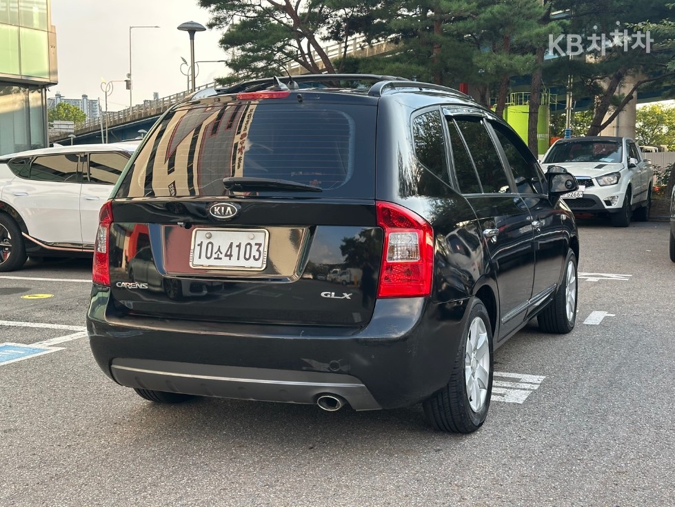 Kia Carens — miniaturë 4