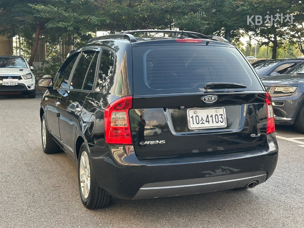 Kia Carens — miniaturë 6