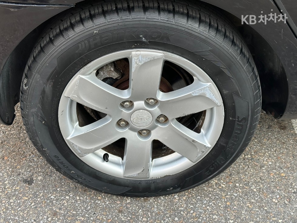 Kia Carens — miniaturë 13