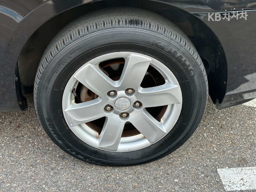 Kia Carens — miniaturë 14