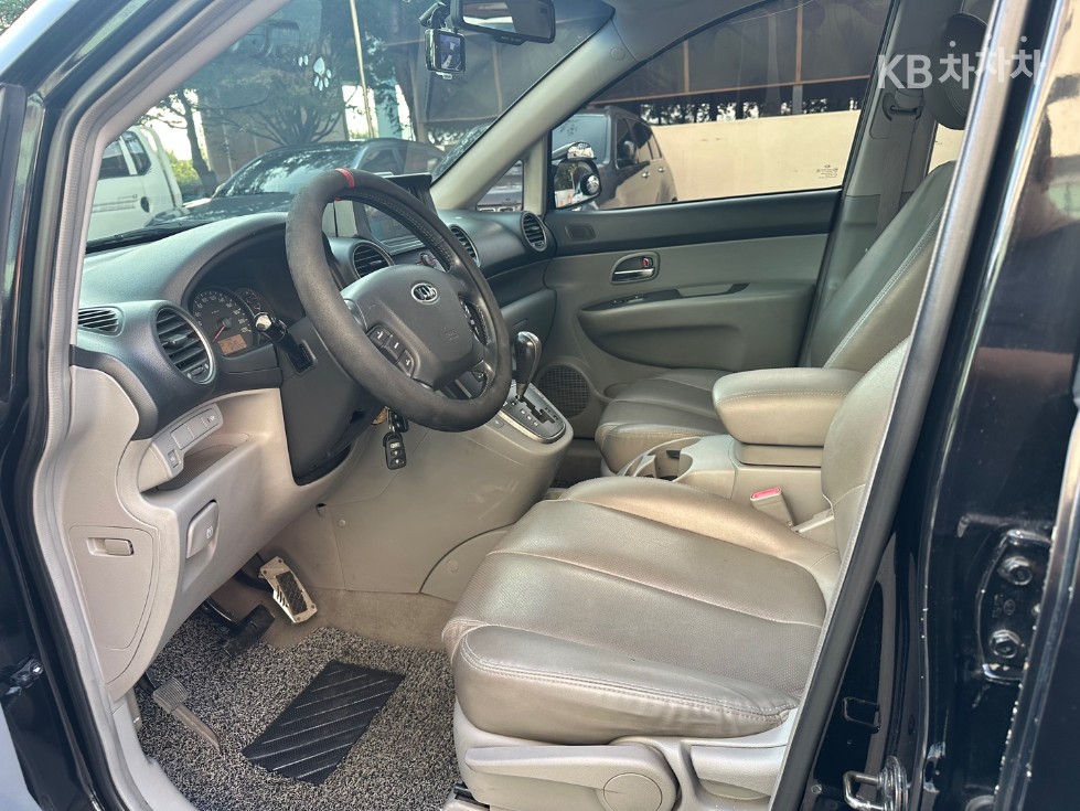 Kia Carens — miniaturë 17