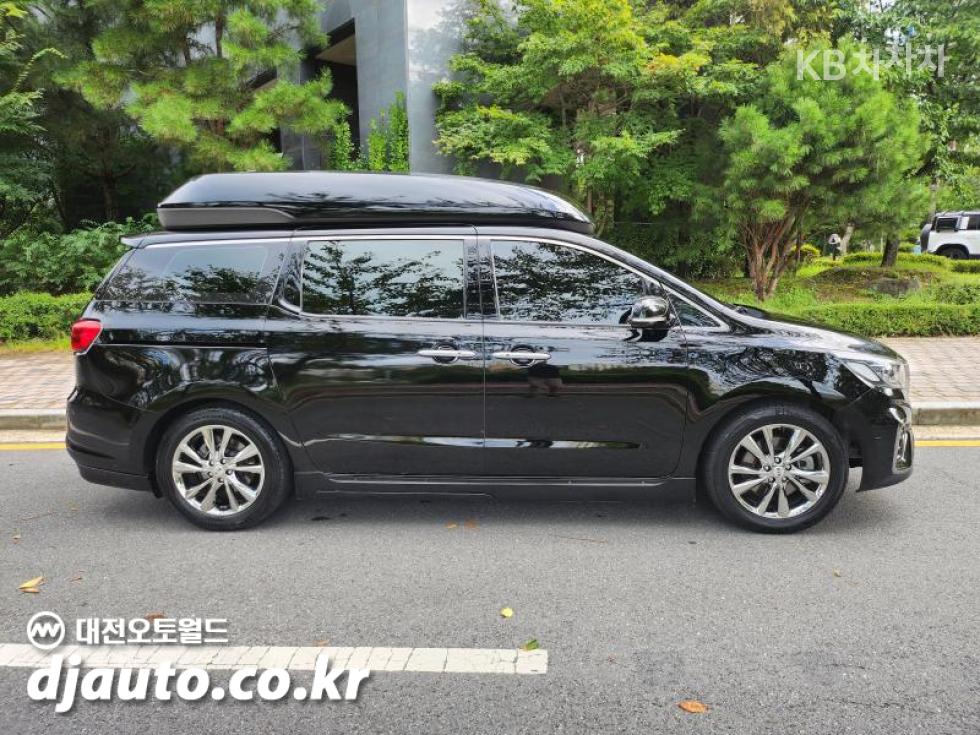 Kia Carnival — miniaturë 3