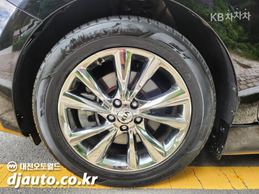 Kia Carnival — miniaturë 9