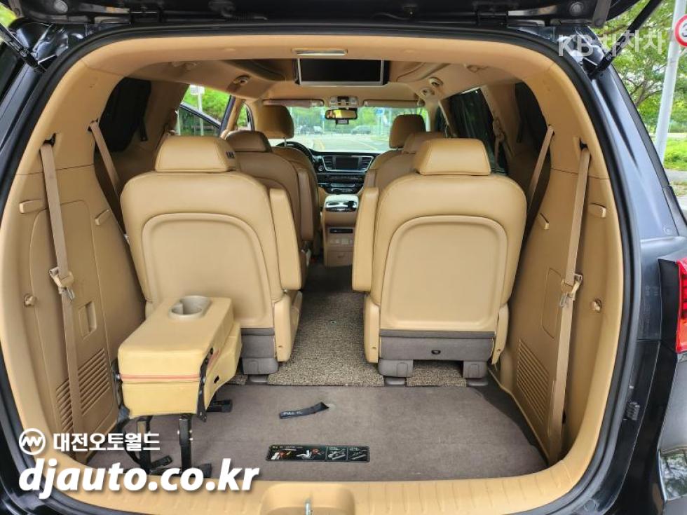 Kia Carnival — miniaturë 17