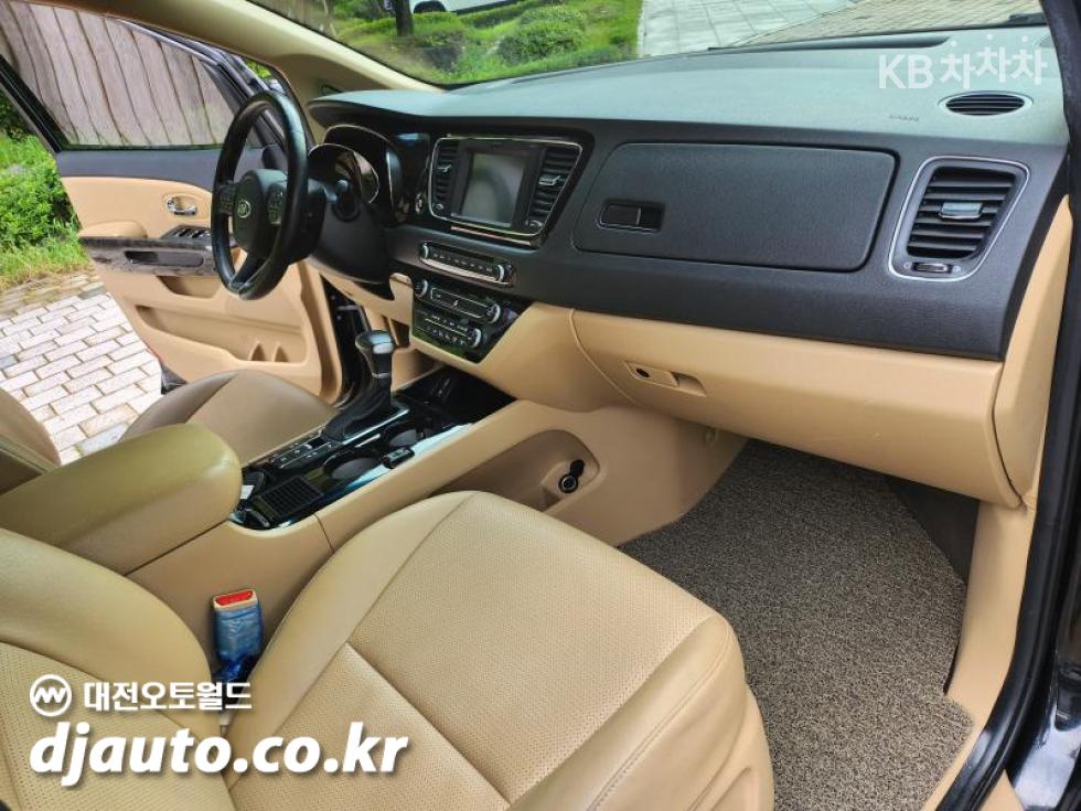 Kia Carnival — miniaturë 18