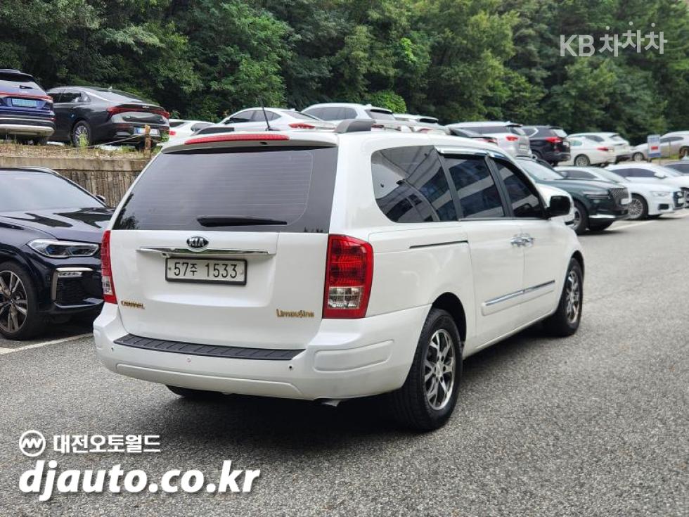 Kia Carnival — miniaturë 4