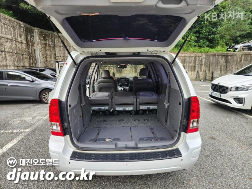 Kia Carnival — miniaturë 5