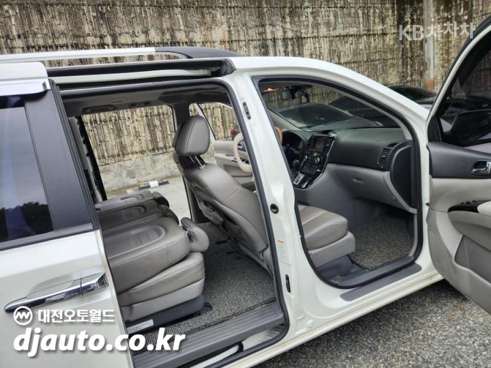 Kia Carnival — miniaturë 7