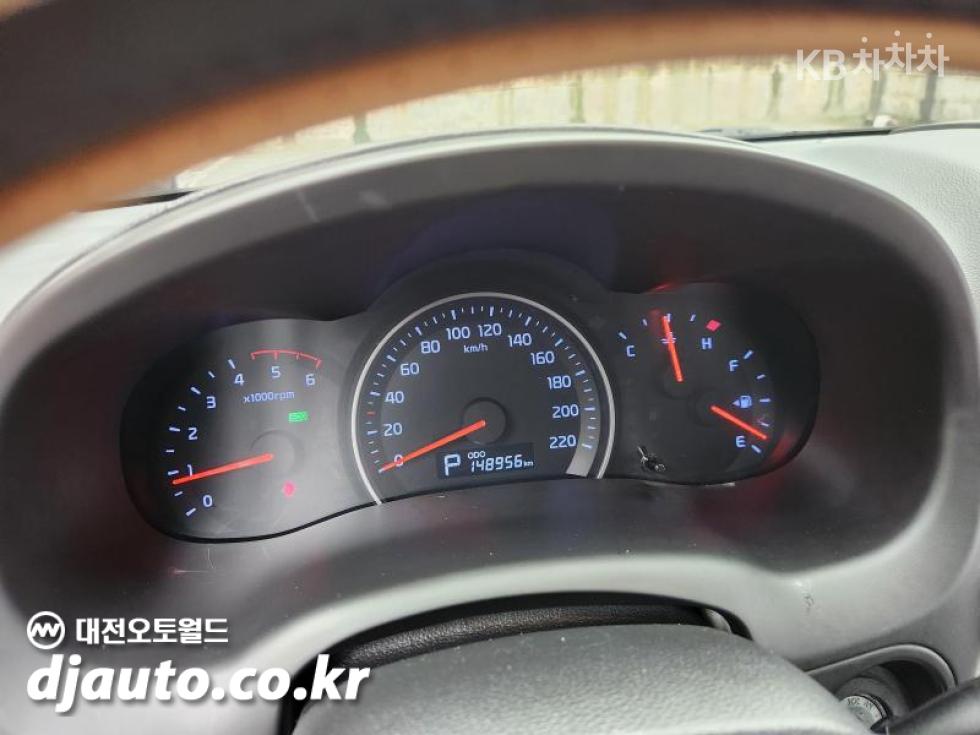 Kia Carnival — miniaturë 8