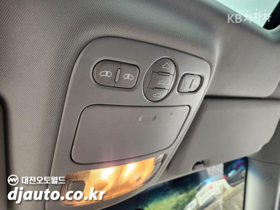 Kia Carnival — miniaturë 10