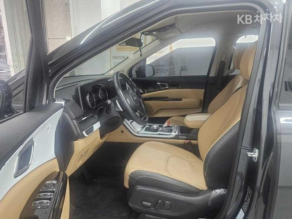 Kia Carnival — miniaturë 4