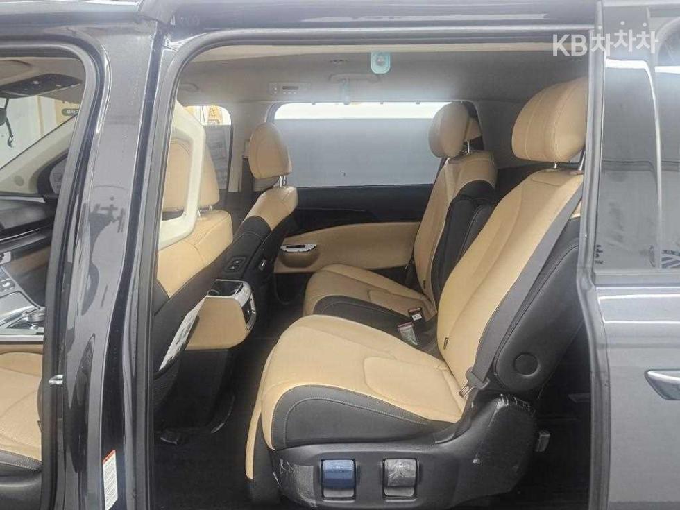 Kia Carnival — miniaturë 5