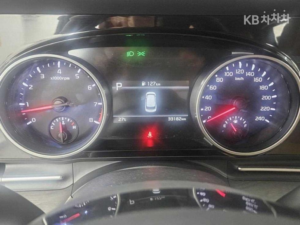 Kia Carnival — miniaturë 7