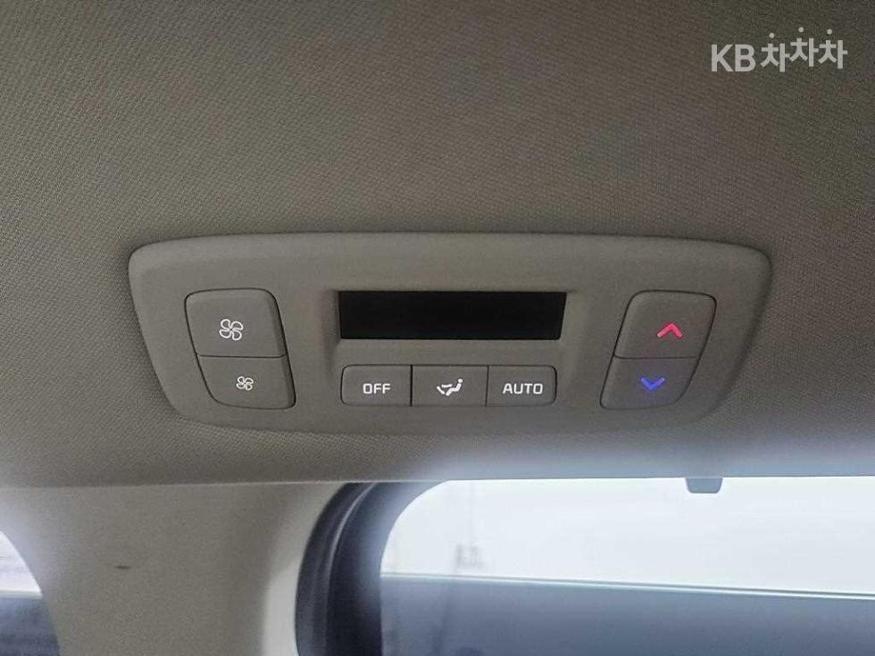 Kia Carnival — miniaturë 11
