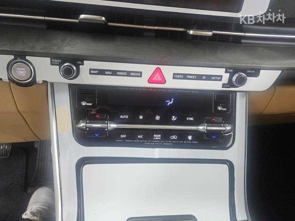 Kia Carnival — miniaturë 12