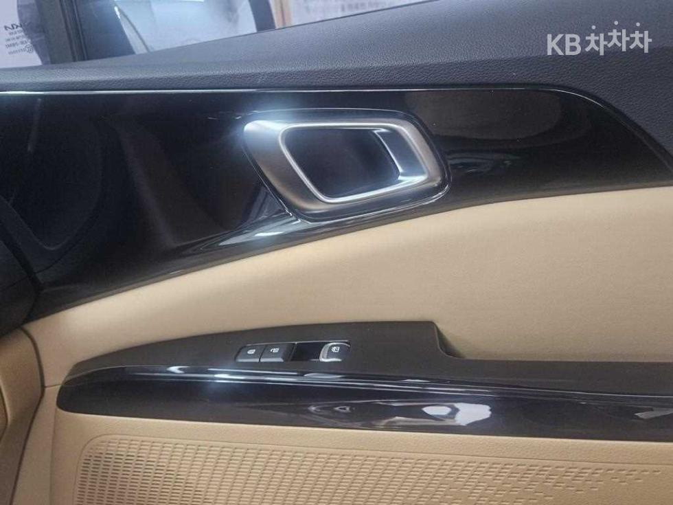 Kia Carnival — miniaturë 15