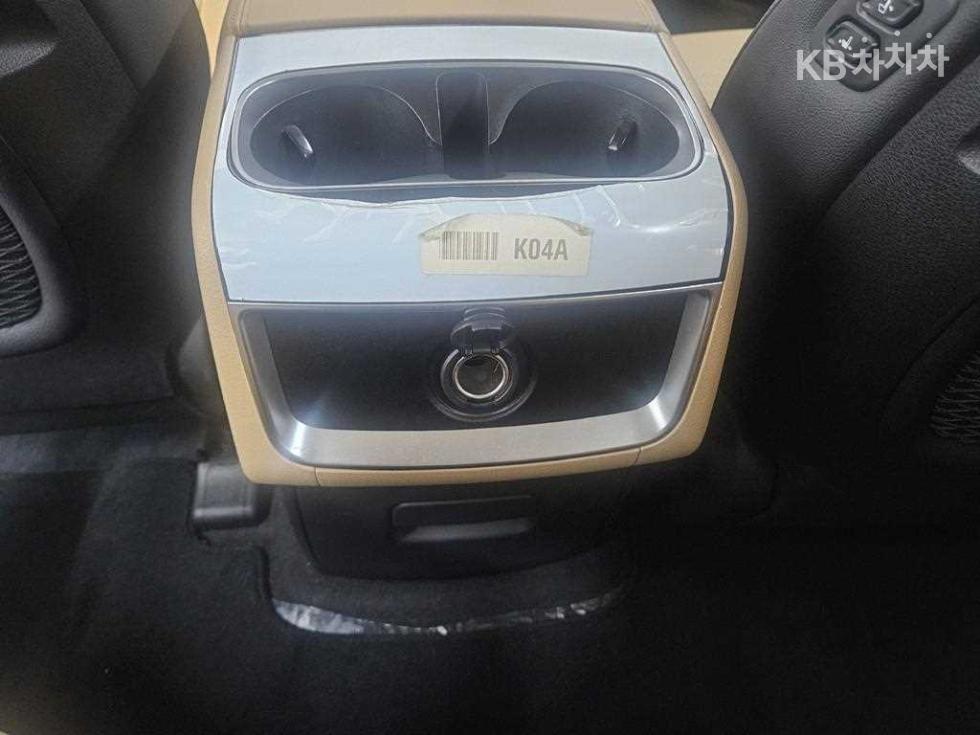 Kia Carnival — miniaturë 17