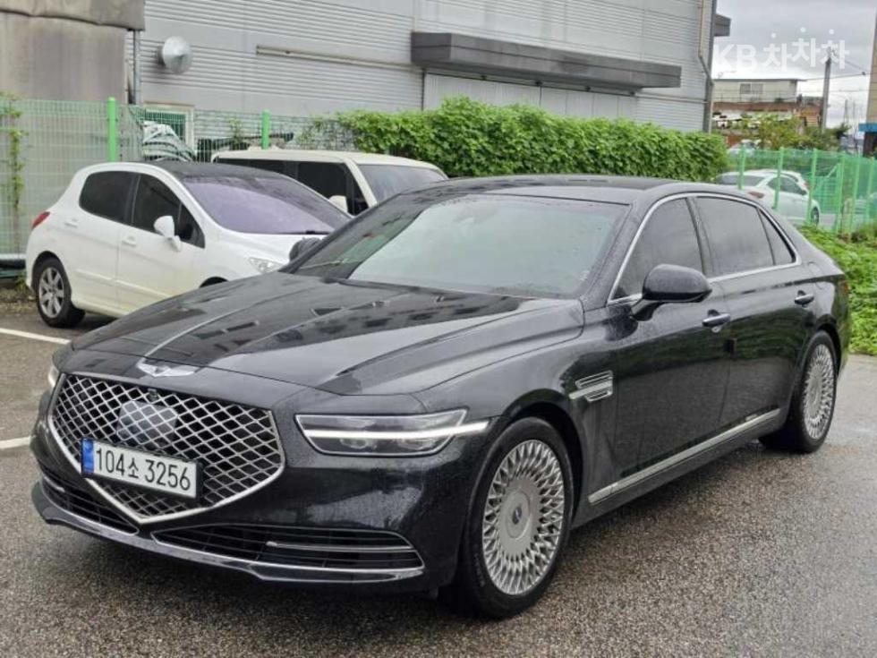 Genesis G90