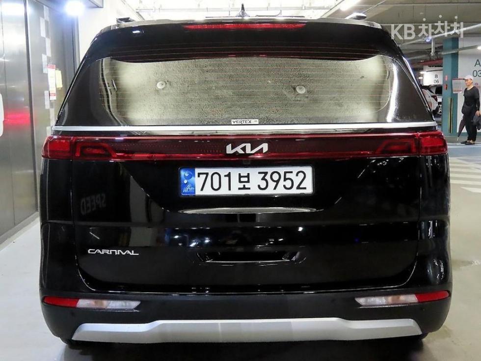 Kia Carnival — miniaturë 5