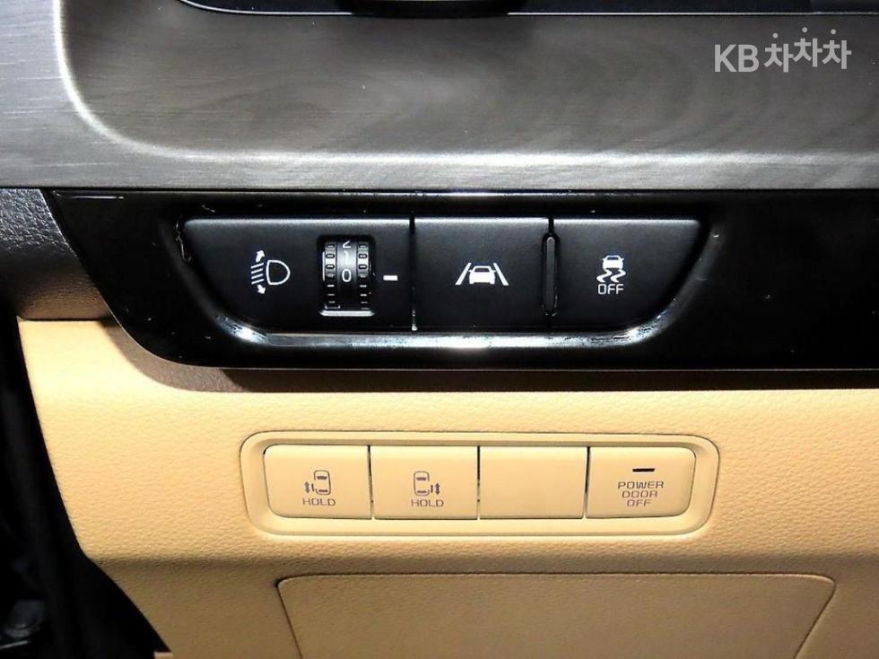 Kia Carnival — miniaturë 11