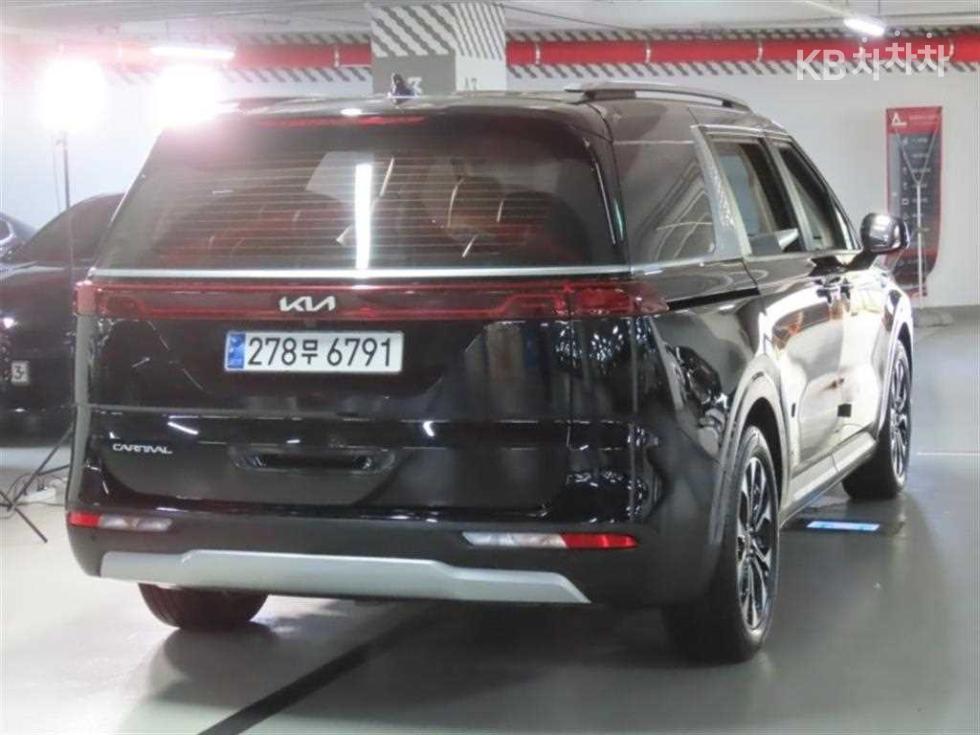 Kia Carnival — miniaturë 3