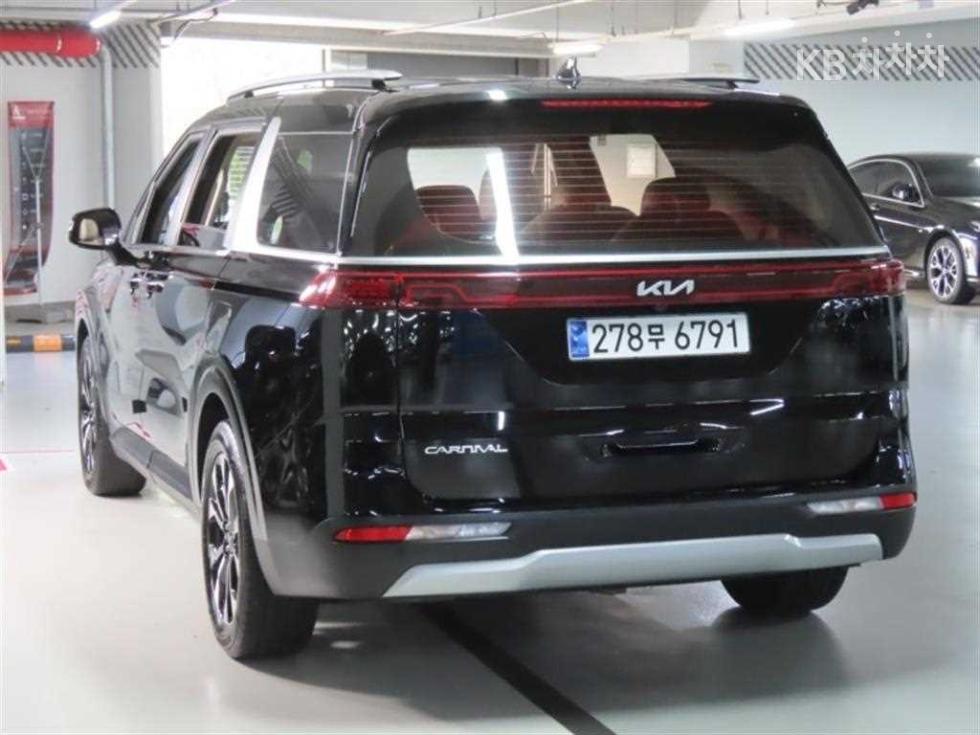 Kia Carnival — miniaturë 4