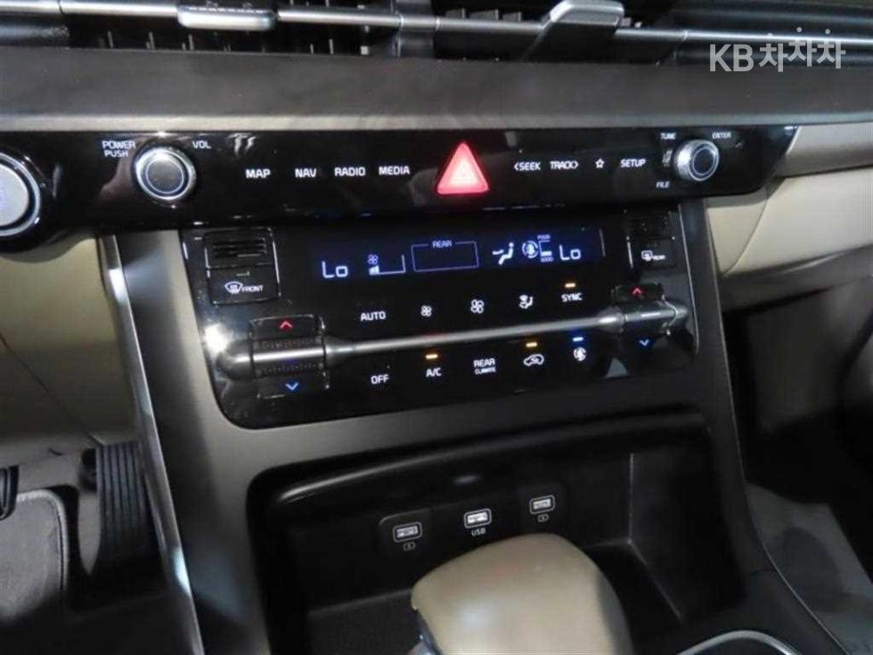 Kia Carnival — miniaturë 7