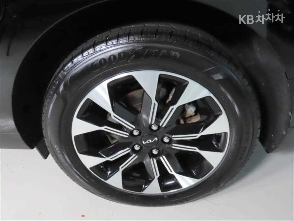 Kia Carnival — miniaturë 17