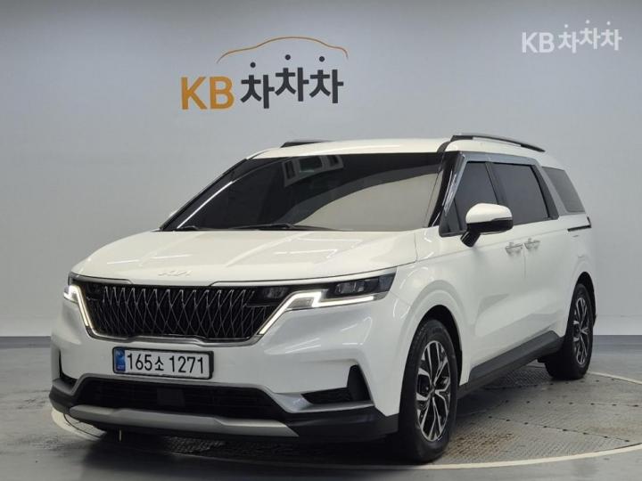 Kia Carnival 9-Seater Diesel — foto 1