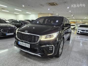 Kia Carnival 9-Seater Prstige — foto 1