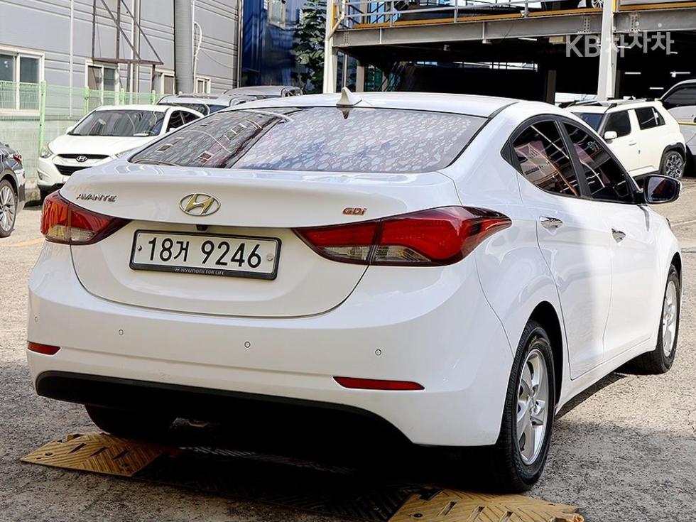 Hyundai Avante — miniaturë 4