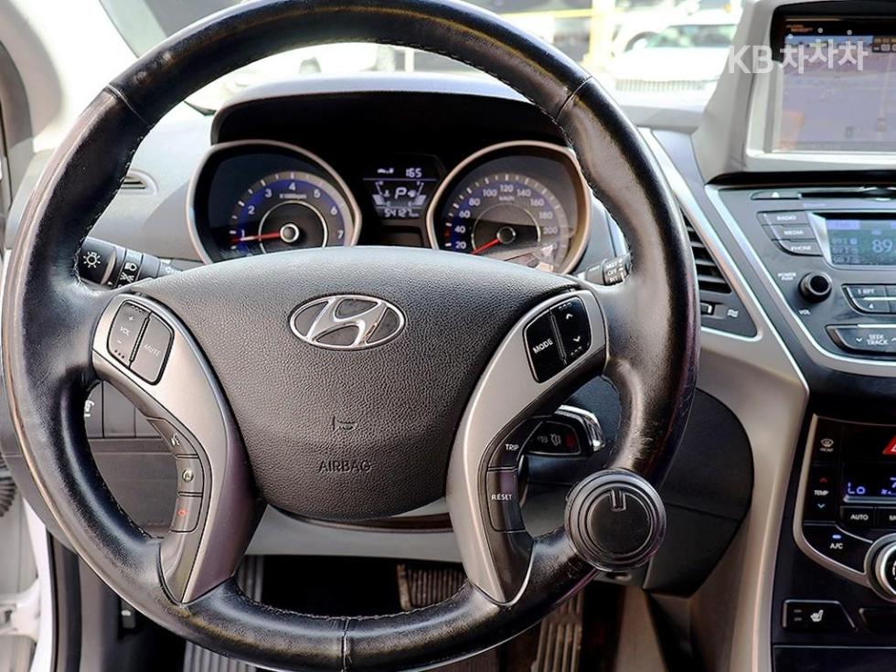 Hyundai Avante — miniaturë 7