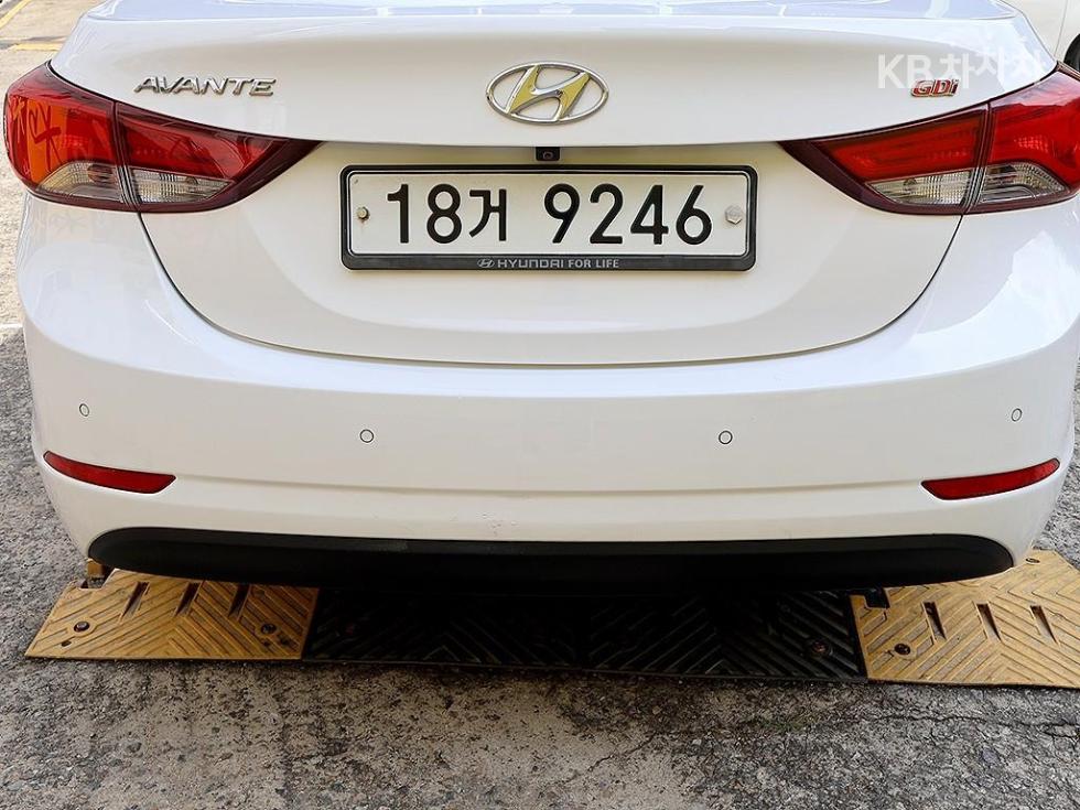 Hyundai Avante — miniaturë 18