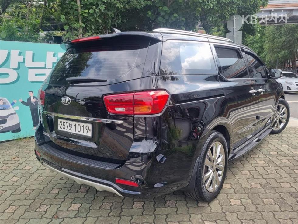 Kia Carnival — miniaturë 3