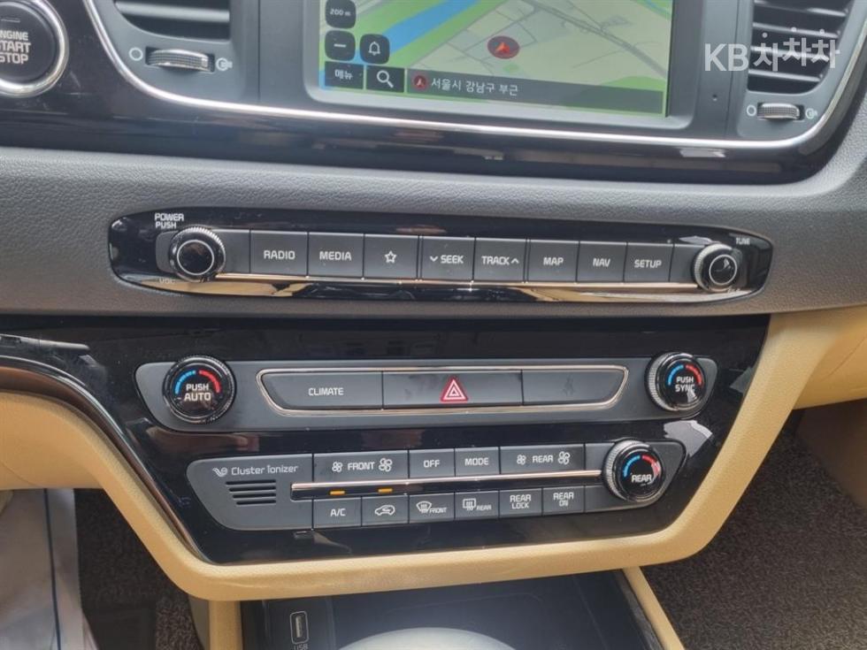 Kia Carnival — miniaturë 9