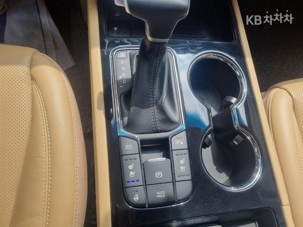 Kia Carnival — miniaturë 10