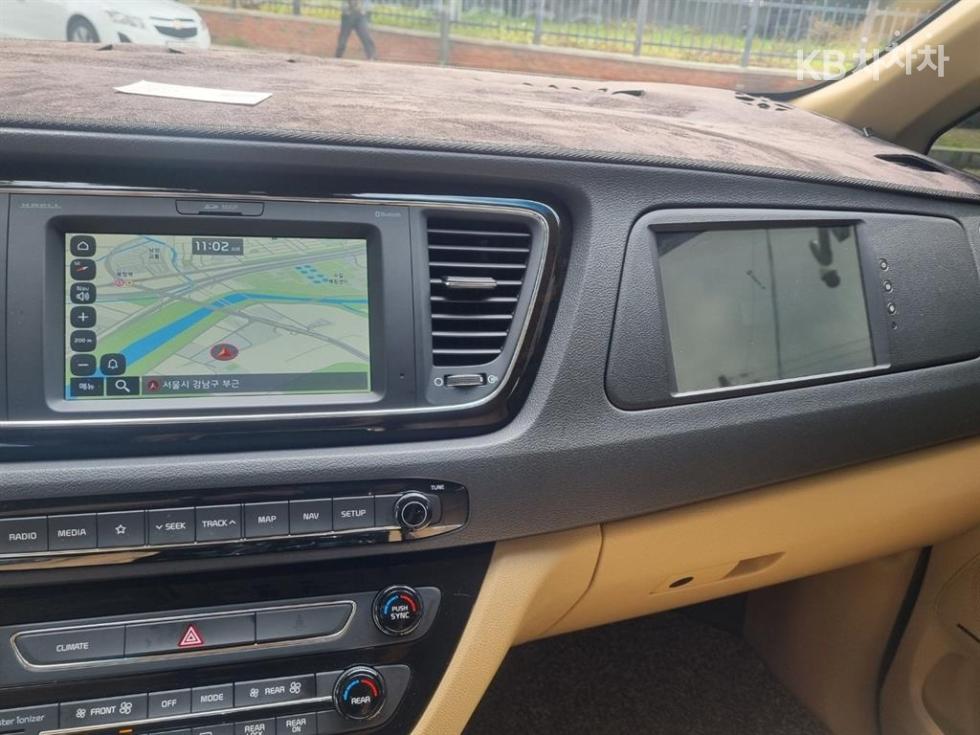 Kia Carnival — miniaturë 12