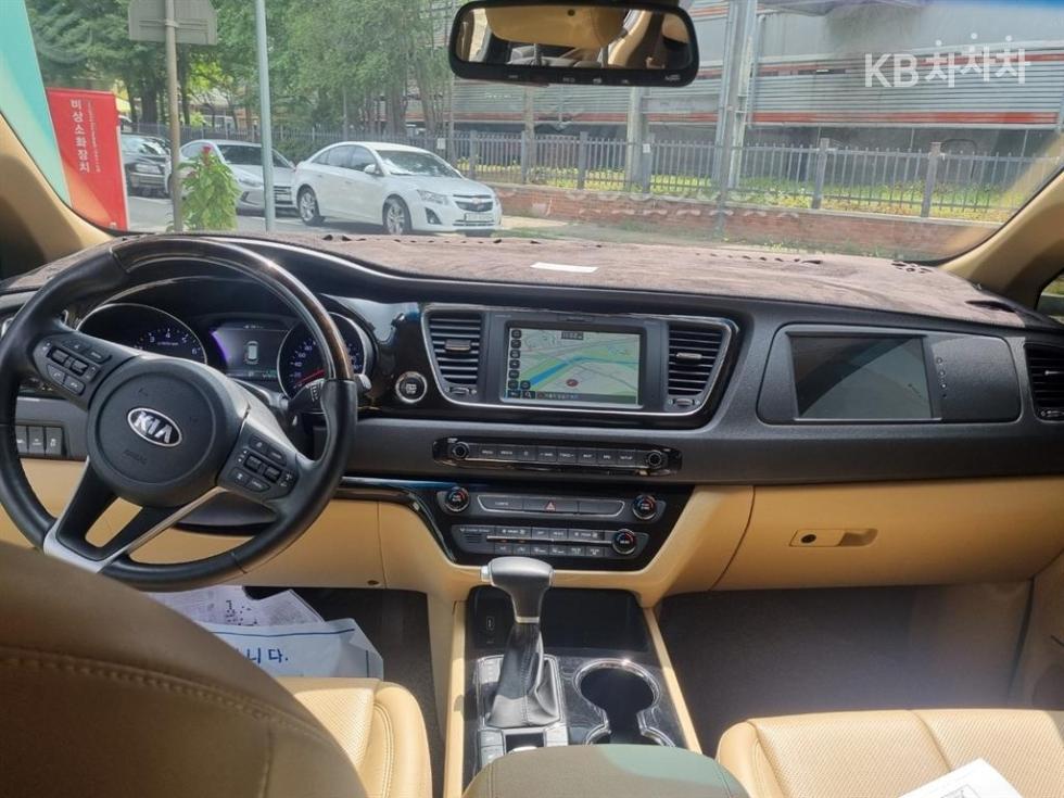 Kia Carnival — miniaturë 13