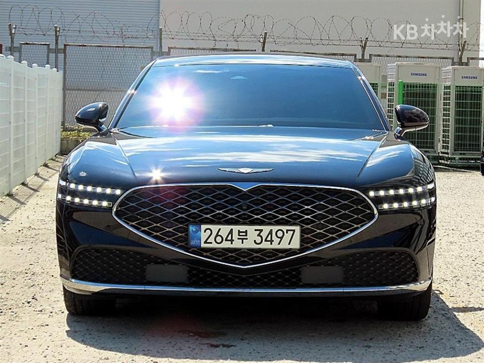 Genesis G90