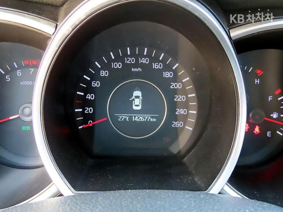 Kia K5 — miniaturë 9